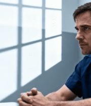 	 两人于室内面对面交谈场景7007#横屏 