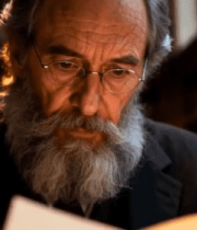 老人在图书馆阅读素材3965#横屏 