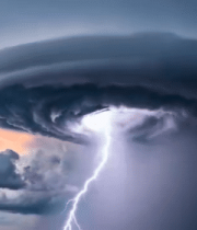 雷暴天气下的积雨云景象7966#横屏 