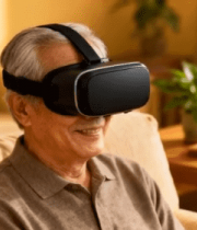 老人在家体验眼镜13001#横屏 