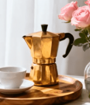 金色摩卡壶搭配玫瑰和咖啡杯773#横屏 