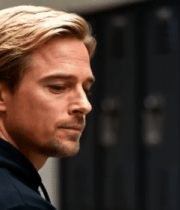 金发男子穿着连帽衫侧身8741#横屏 