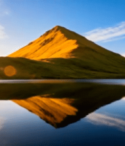 阳光下的山峰与湖面倒影8563#横屏 