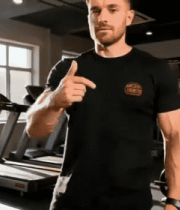 	 健身房男子竖大拇指11292#横屏 