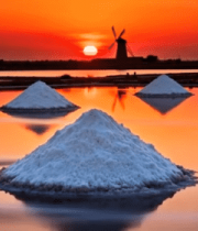 盐田夕阳下的盐堆景观11979#横屏 