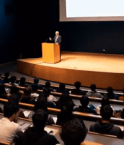 演讲者在讲台上进行演讲9241#横屏 