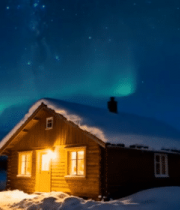 雪夜木屋上空的极光景象12370#横屏 