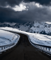 雪山间蜿蜒公路961#横屏 