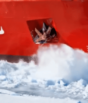 雪龙号破冰船在冰海航行10781#横屏 