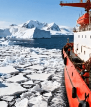 雪龙号在极地冰海航行4157#横屏 