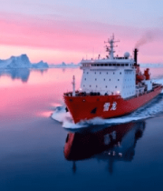 雪龙号在北极海域航行297#横屏 