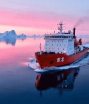 雪龙号在北极海域航行297#横屏 