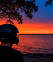 湖畔人物赏日落背影素材12253#横屏 