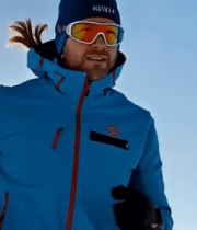 雪地中人物腿部运动特写7872#横屏 