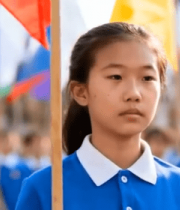 学生手持彩旗列队行进7426#横屏 