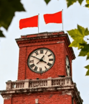 红砖钟楼与飘扬红旗1311#横屏 