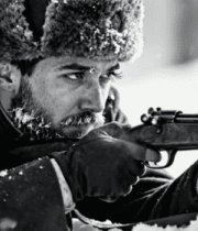 雪地持枪瞄准的男子3348#横屏 