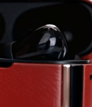 红色皮质耳机盒及耳机711#横屏 