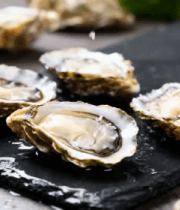 黑色石板上的新鲜生蚝4483#横屏 