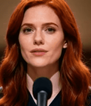 红发女子对着麦克风讲话14613#横屏 