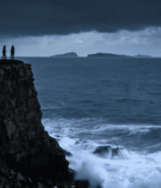 悬崖边两人眺望海洋4729#横屏 