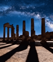 星空下的古代石柱遗迹6556#横屏 