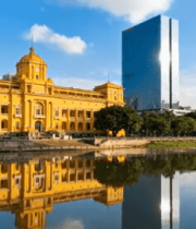 河畔黄建筑与现代高楼景观13134#横屏 