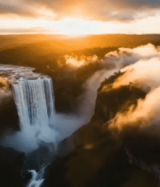 航拍日出时的瀑布与云雾景观6462#横屏 