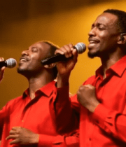 黑人男子舞台手持麦克风演唱14816#横屏 