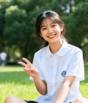 校园女生草地比耶画面250#横屏 