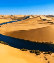 航拍沙漠中的河流风光14310#横屏 