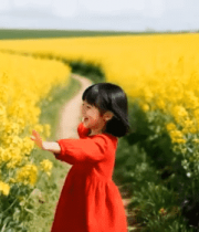小女孩在油菜花田开心漫步1867#横屏 