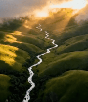 	 航拍山间云雾阳光与溪流10393#横屏 