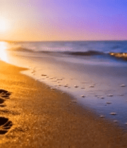 海滩夕阳下的脚印与海浪3017#横屏 