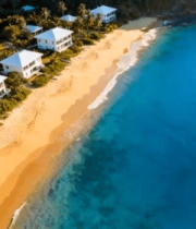 海滩边的白色度假屋航拍14542#横屏 