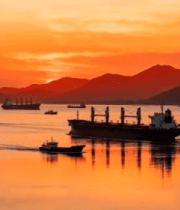 海上日落时分船只航行景象36#横屏 