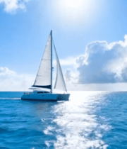 海上航行的双体帆船11830#横屏 