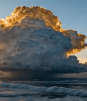 海上大型积云与阳光景观10515#横屏 