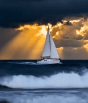 海上帆船于夕阳下破浪前行13824#横屏 