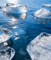 海面上漂浮的透明冰山素材9795#横屏 