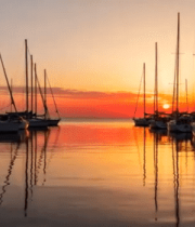 海港日落时分停泊的帆船2578#横屏 