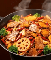 	 锅中烹饪的中式麻辣菜肴10806#横屏 