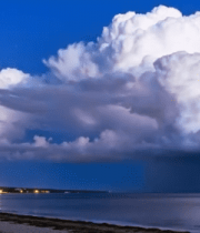 海边夜空下的大片云朵景观9037#横屏 
