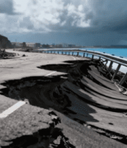 	 海边受损道路景象4558#横屏 