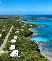 	 海岸旁带植被的房屋俯瞰画面9552#横屏 