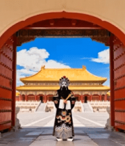 故宫前的京剧人物形象11162#横屏 