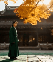 	 古装人物于古建筑前站立14831#横屏 