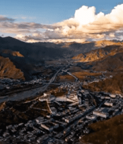 西藏城市建筑与自然风光俯瞰9077#横屏 