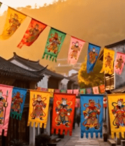 	 古街巷彩色人物旗帜景观7992#横屏 