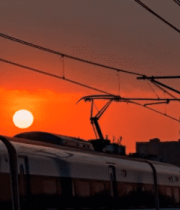 夕阳下行驶的高铁5237#横屏 